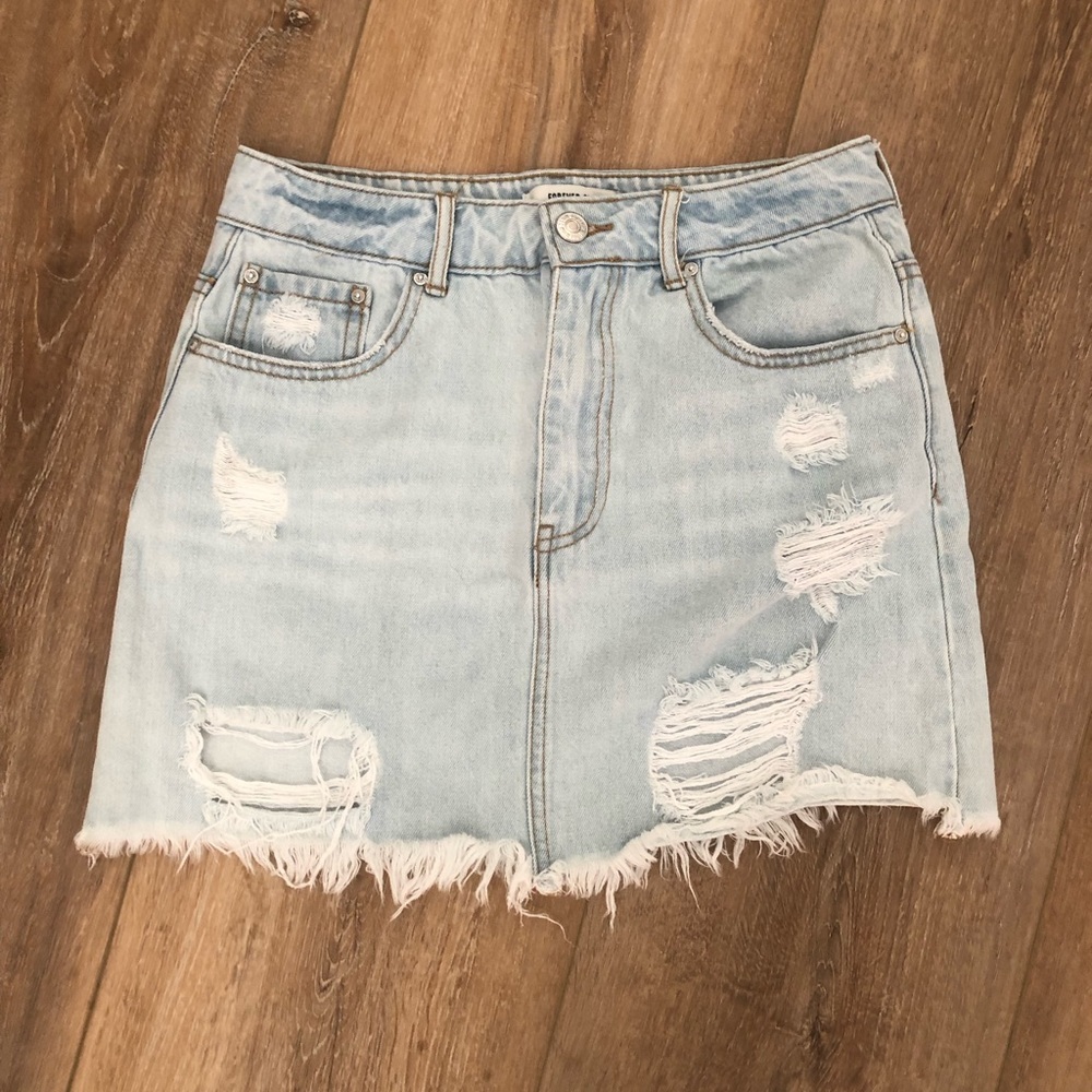 Forever 21 Denim Distressed Skirt Size 25 Summer‎ Vacation Travel Y2K Festival